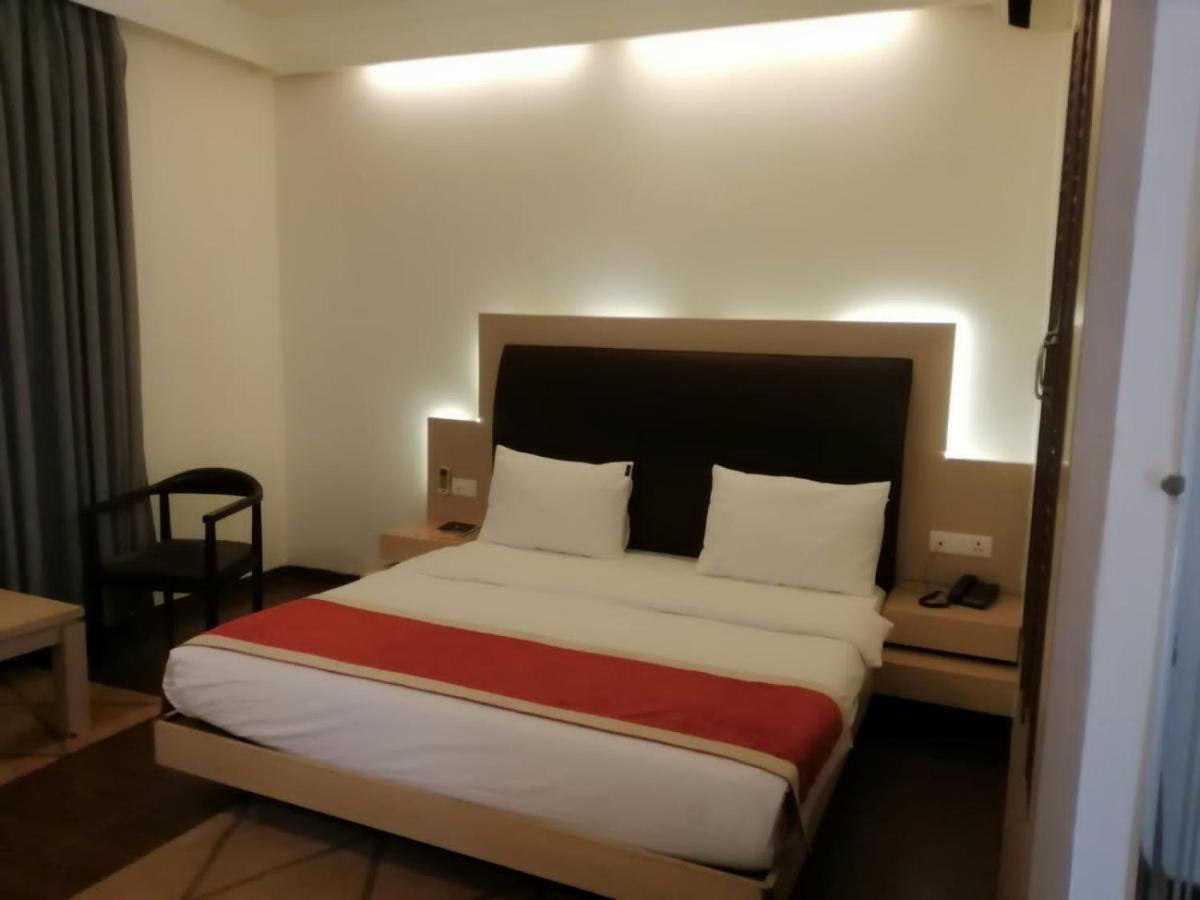 Kingston Resort Kanpur Dış mekan fotoğraf