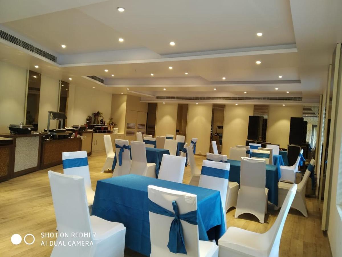 Kingston Resort Kanpur Dış mekan fotoğraf